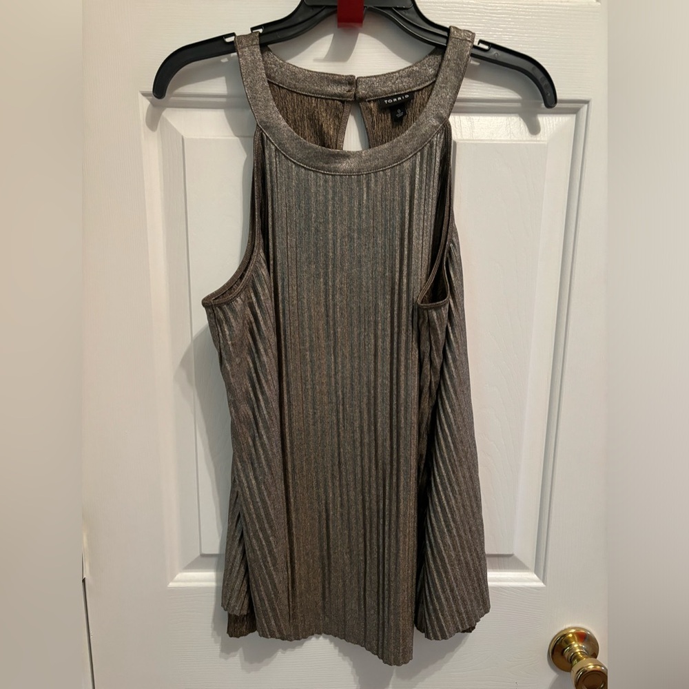 Torrid 0X holiday top sparkly gold stretchy